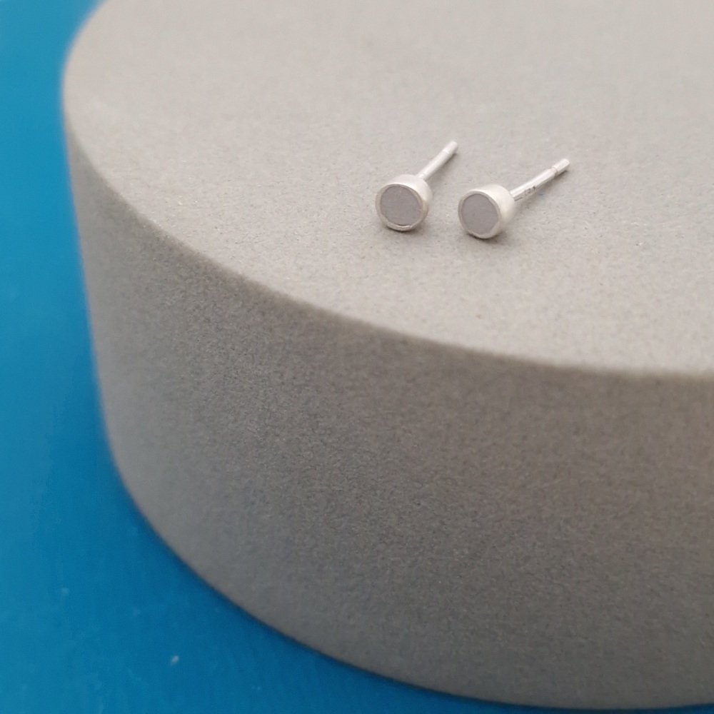 Colour Dot Studs - Tiny Pale Grey