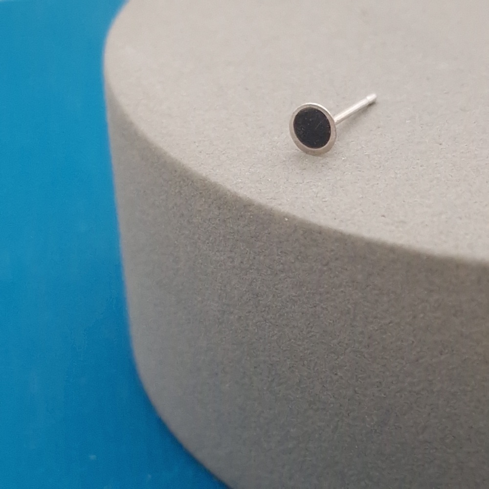 Colour Dot Stud - SOLO small black stud