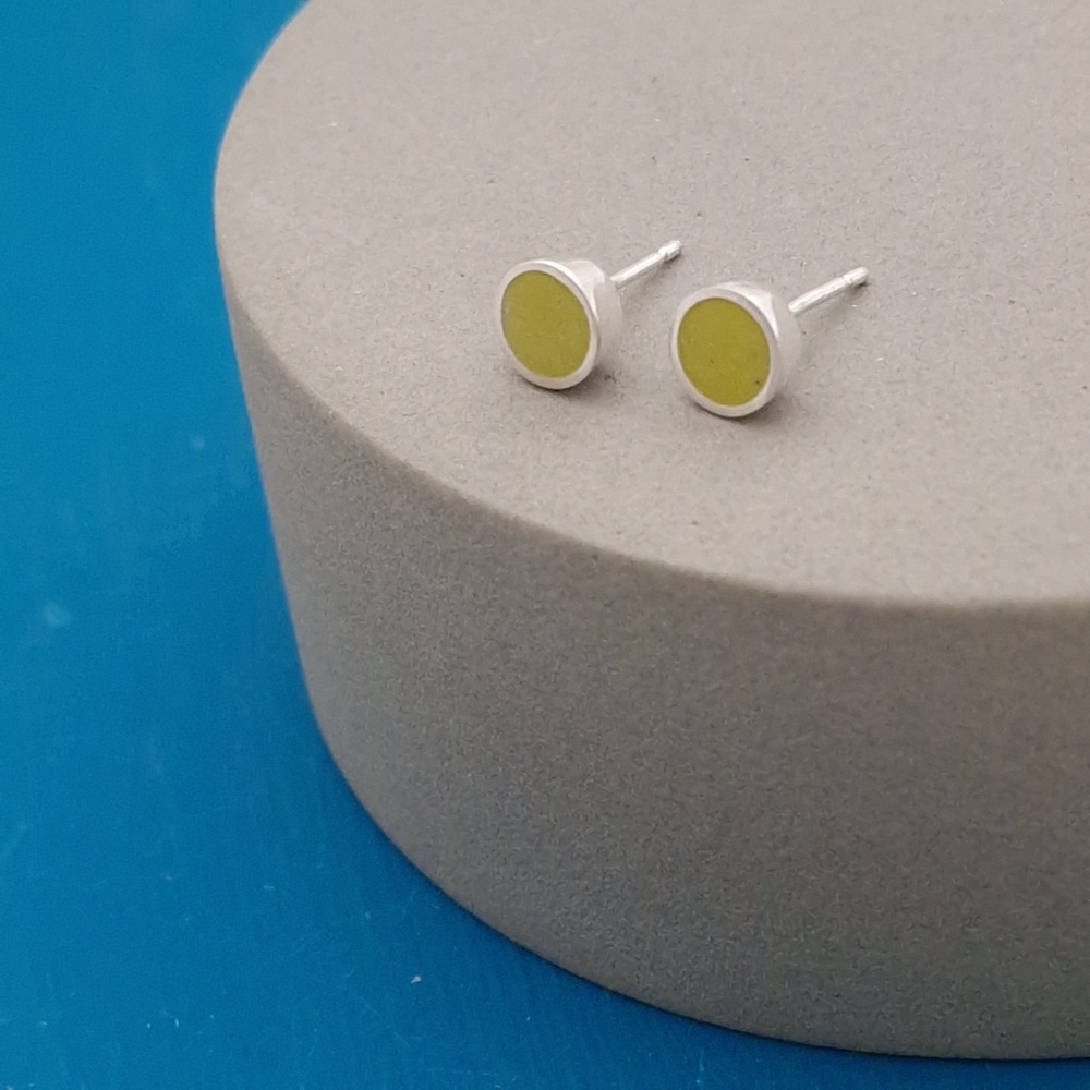 Colour Dot Studs - Medium Deep Set Yellow