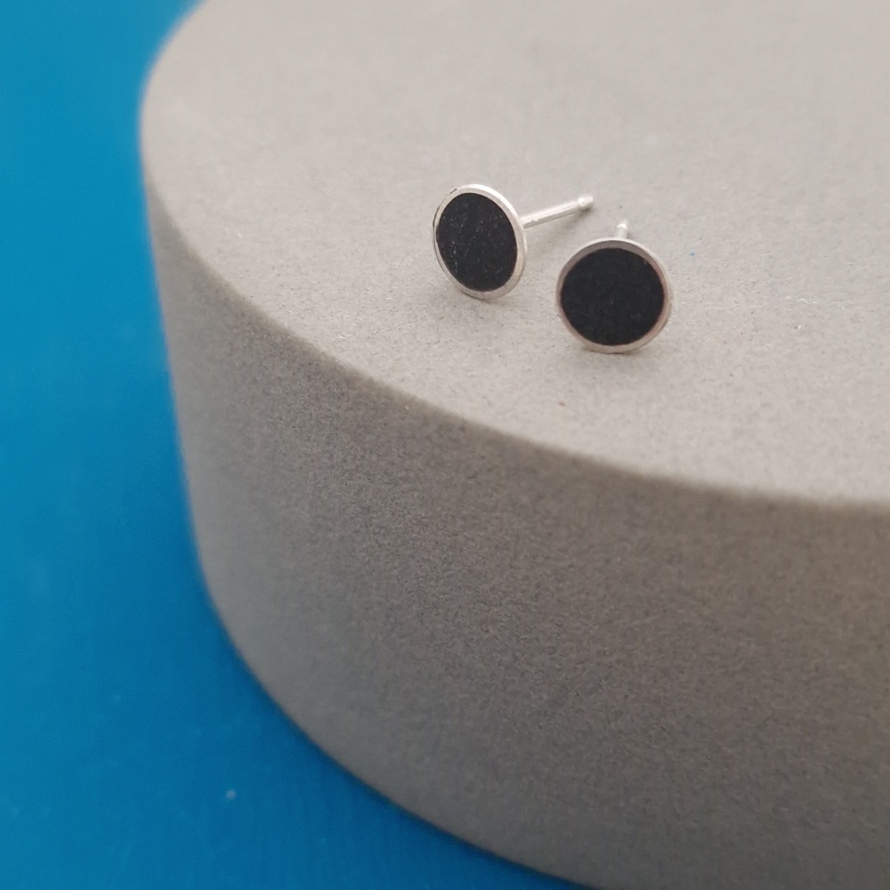 Colour Dot Studs - Medium Charcoal Black