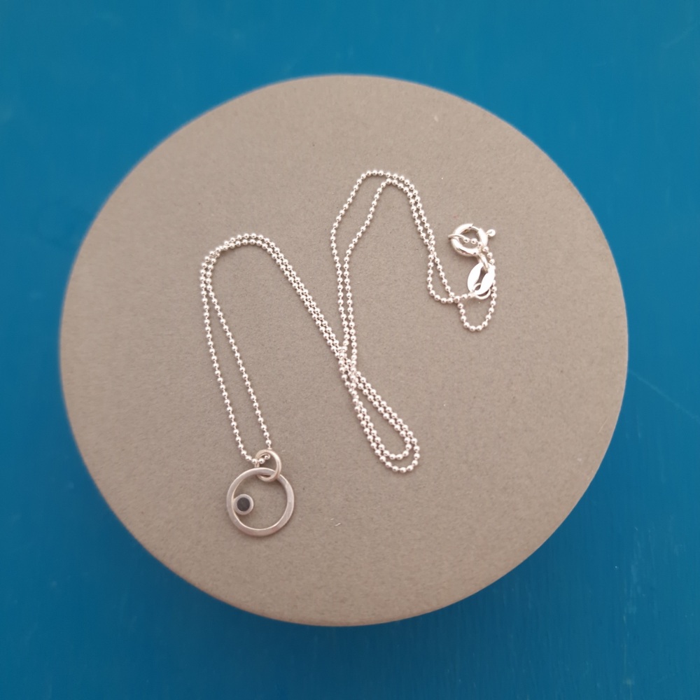Tiny Dot Pendant Black