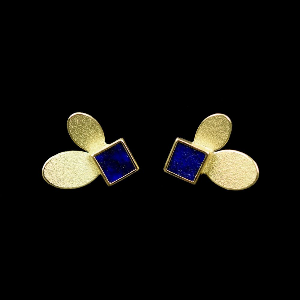 2 oval gold earrings with lapis lazuli