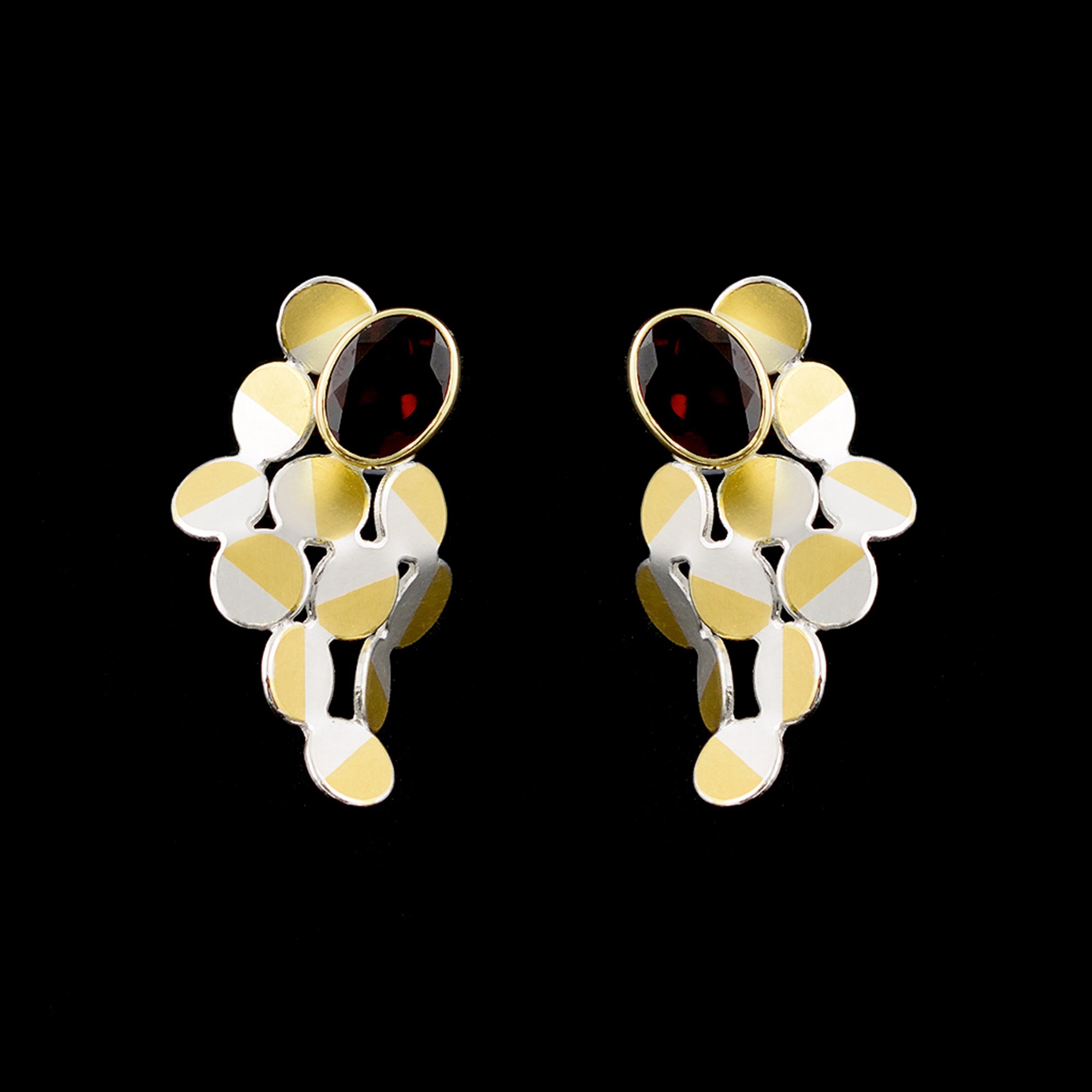 Rhombus garnet earrings