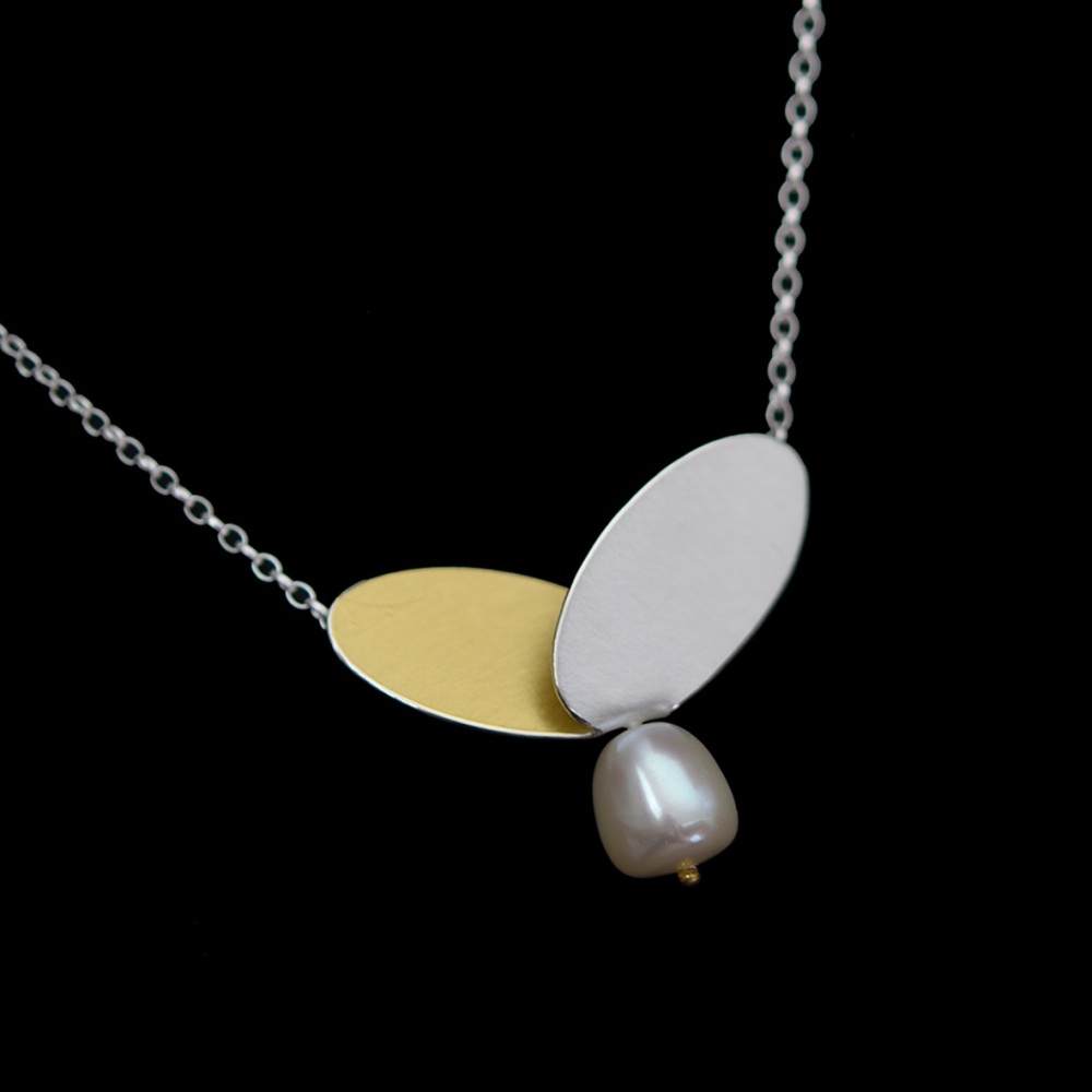 Wing pendant with pearl