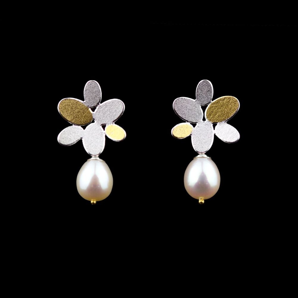 Mixed oval flower earrings with dangling pearl