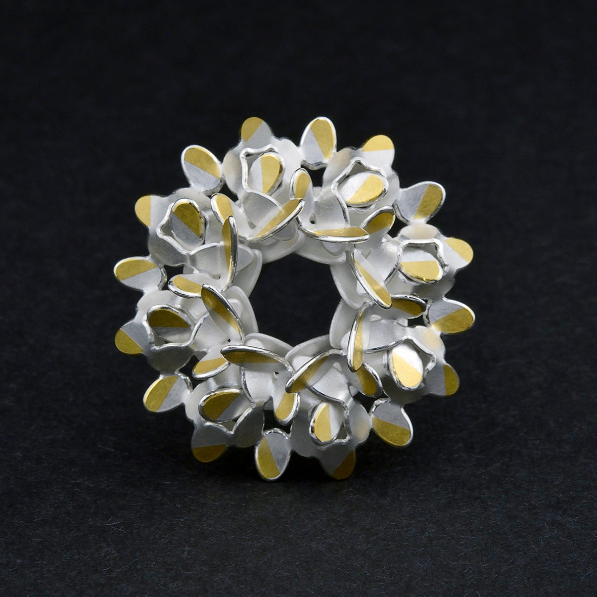 Mini circular oval brooch V