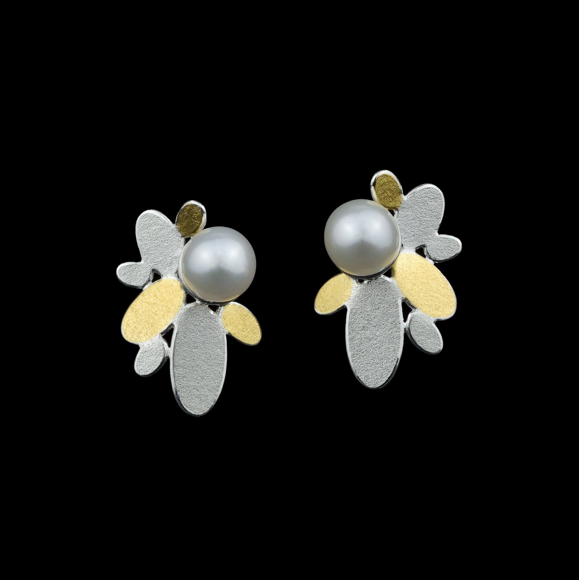 Mixed oval pearl earrings