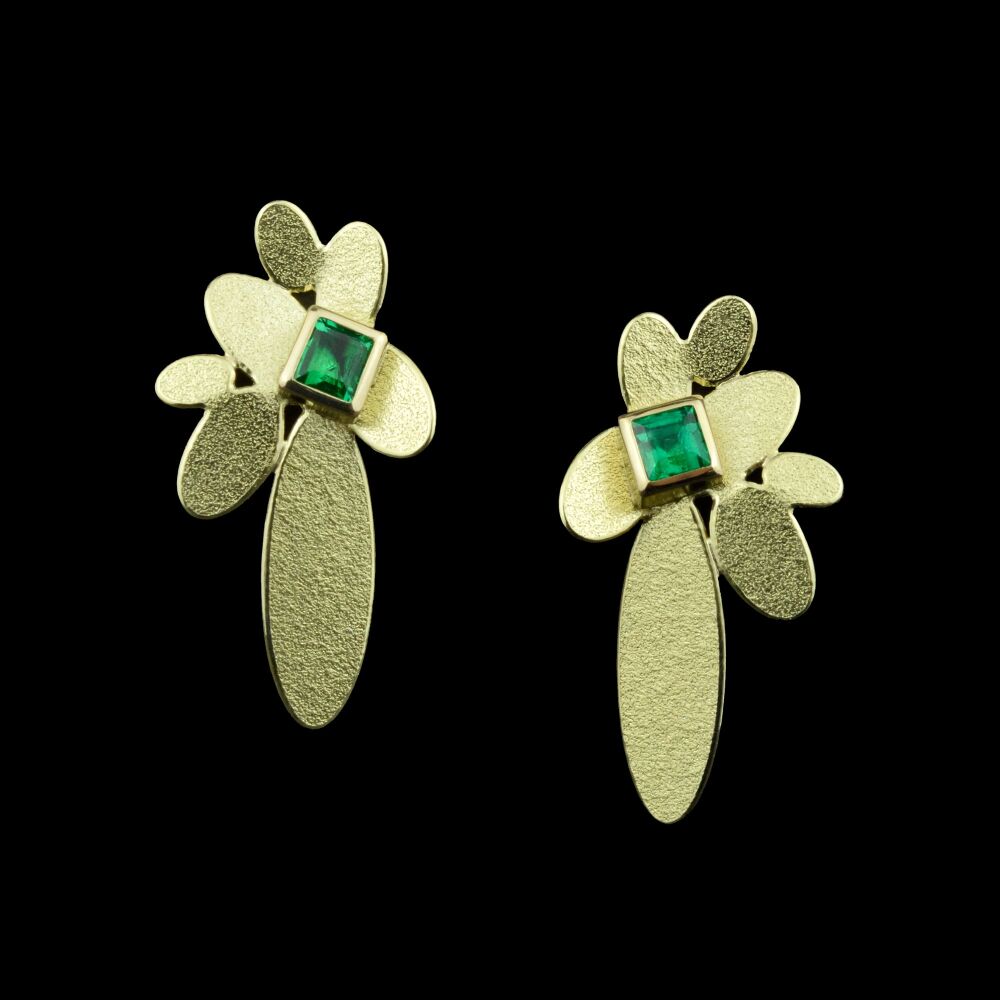Mixed oval gold emerald earrings