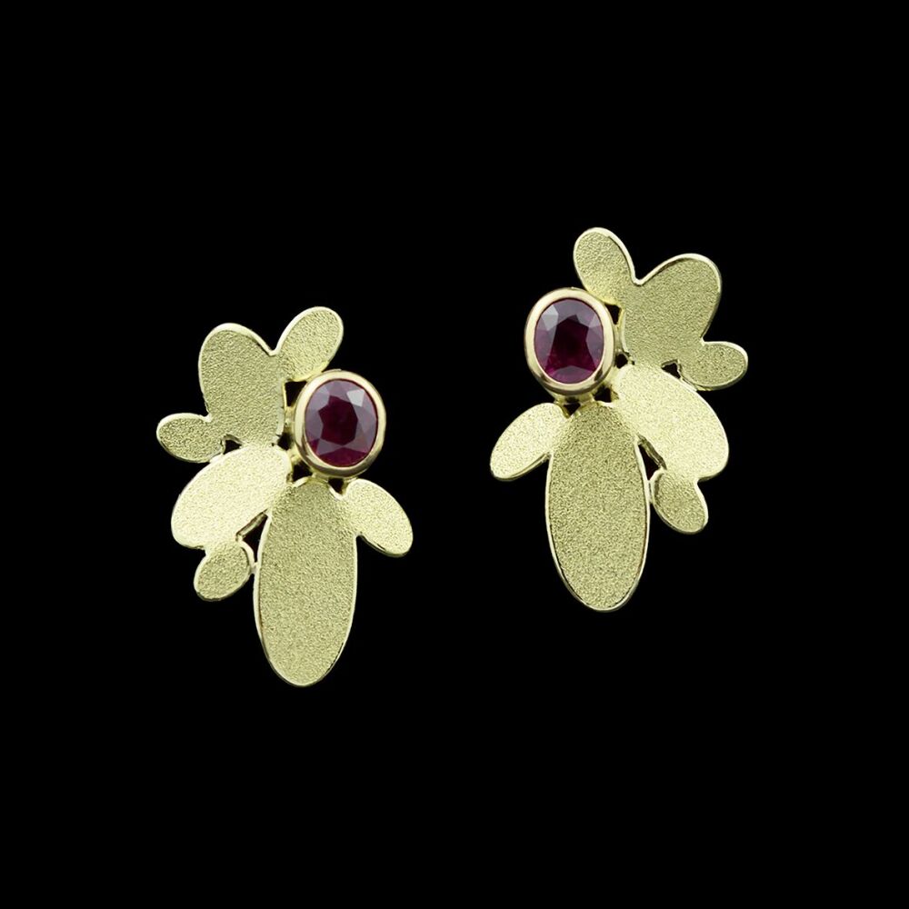 Mixed ovals gold ruby earrings