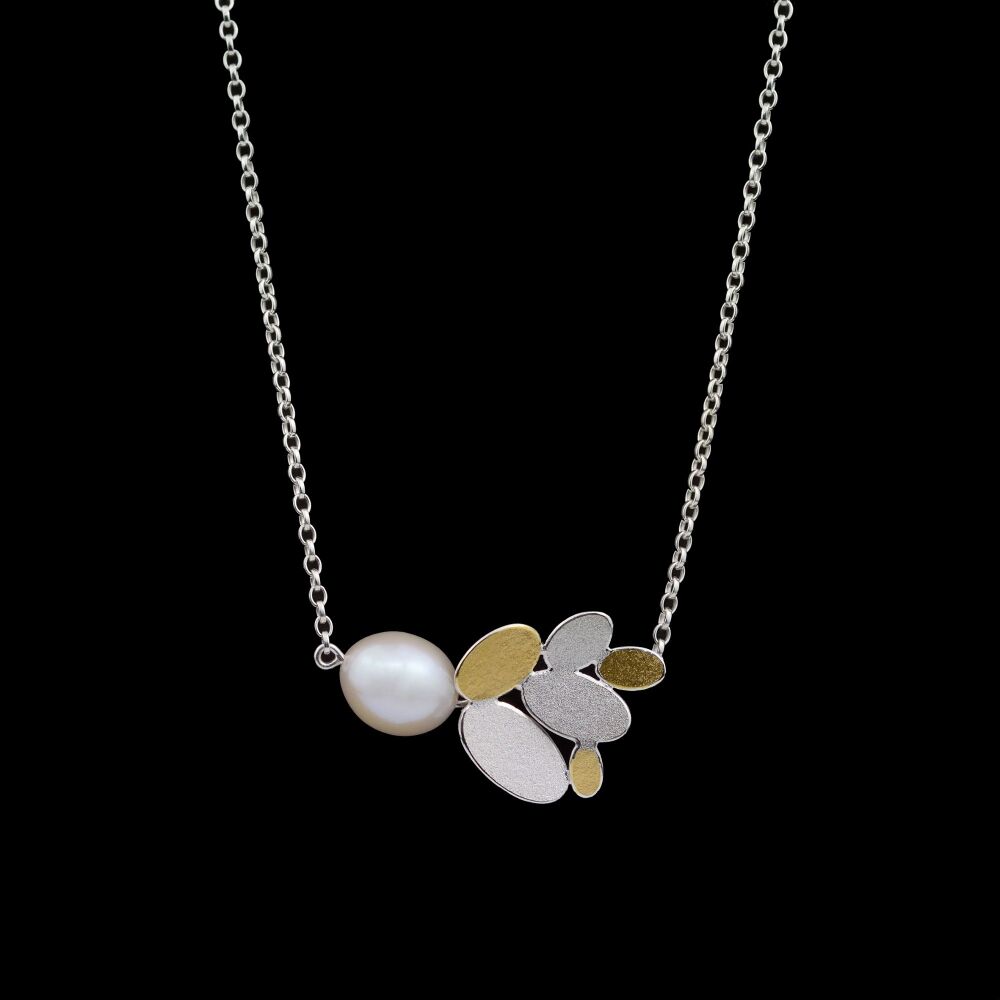 Mixed oval leaf pearl pendant