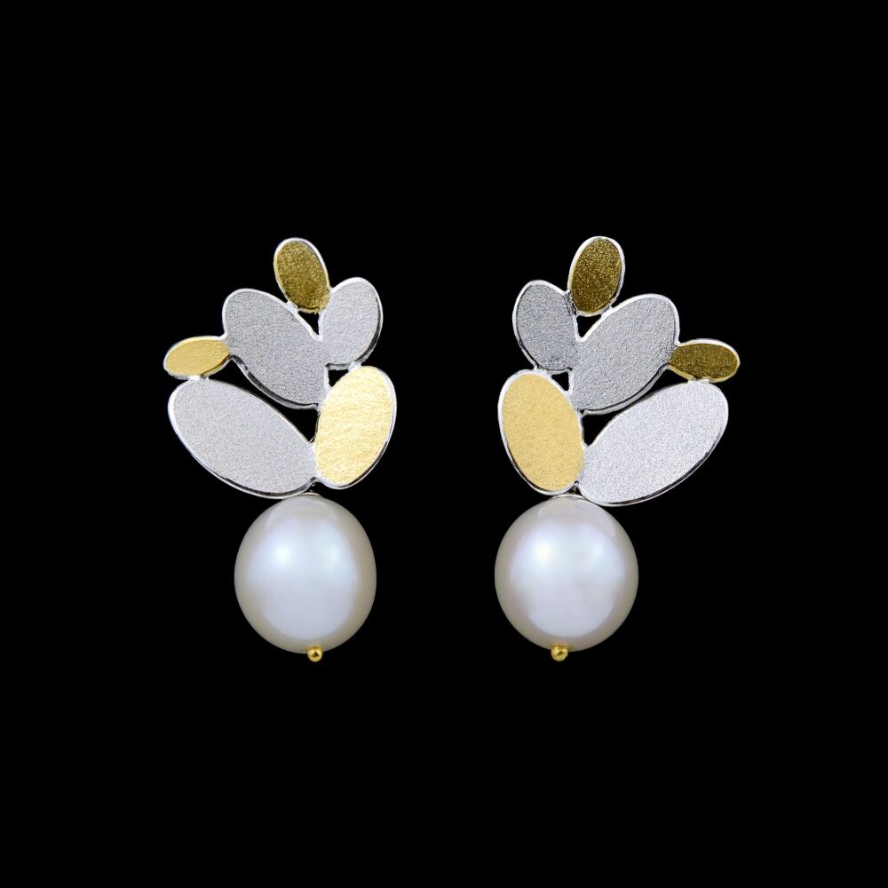Mixed oval leaf pearl earrings