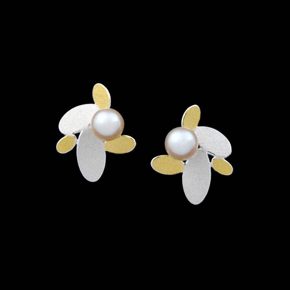 Mixed oval pearl earrings