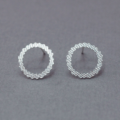 Simpe shadow earring