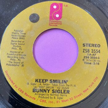 Bunny Sigler-Keep smilin'-PIR E+