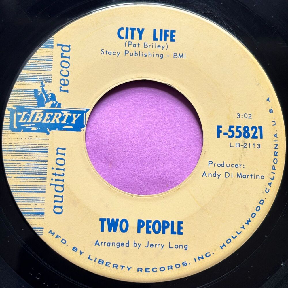 Two People-City life-Liberty Demo  E+