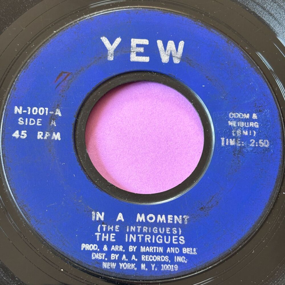 Intrigues-In a moment-Yew E