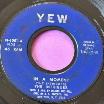 Intrigues-In a moment-Yew E