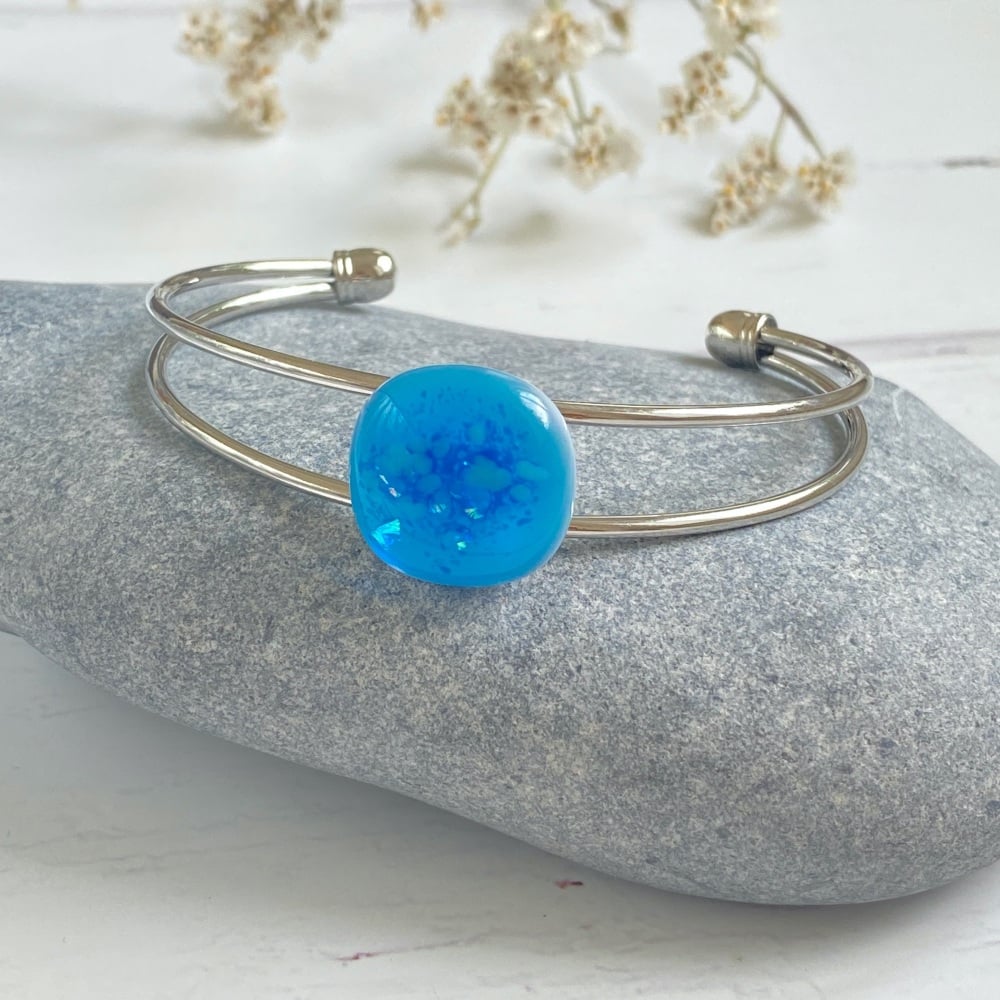 New Product Ocean sparkle bangle, electric blue, silver-plated.