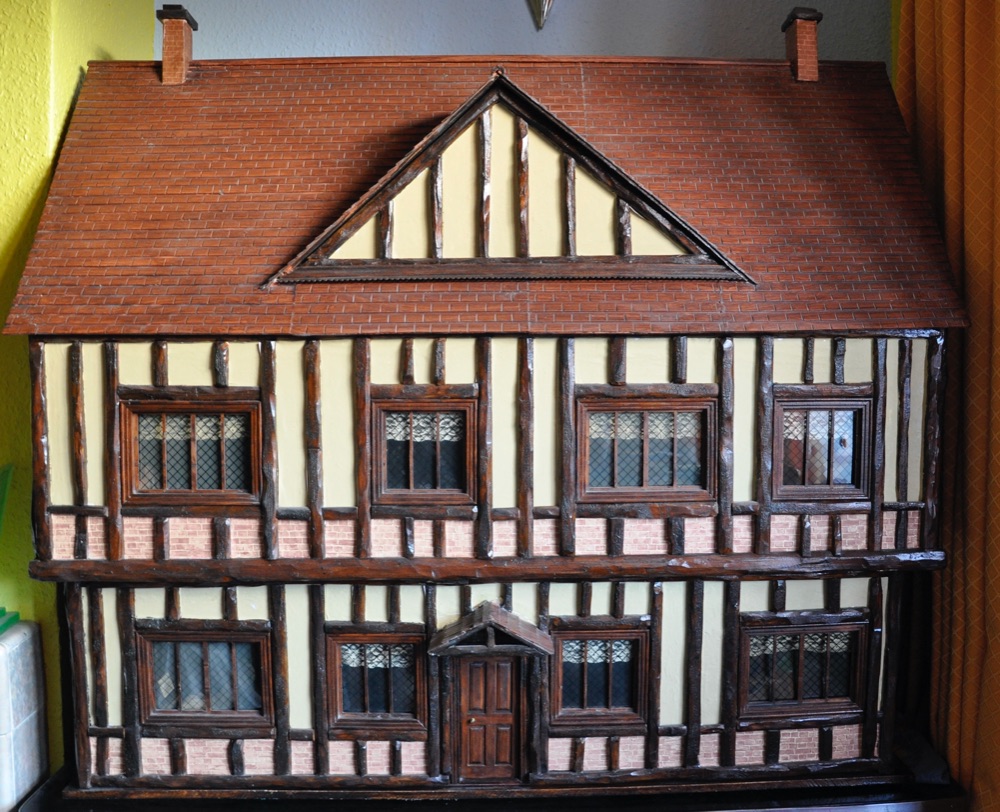Vintage Toys: DOLLS HOUSE