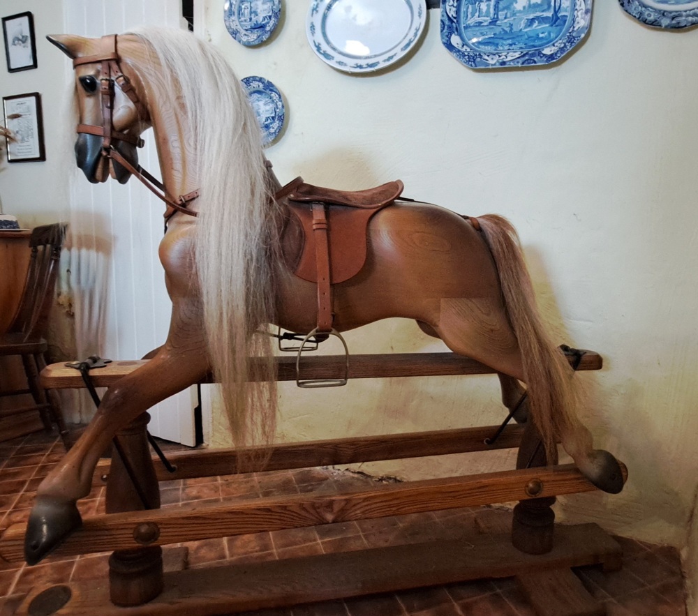Polished Chestnut Oak Hand Carved Geoff Martin (Horsecraft) 46in