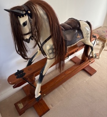 Stevenson Large Dapple 2014 48in mid oak stand logo on blue saddle blanket 