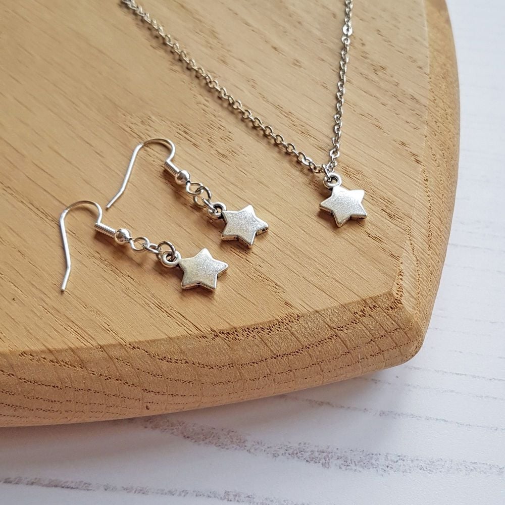 Antique Silver Solid Star Necklace and Earrings Set
