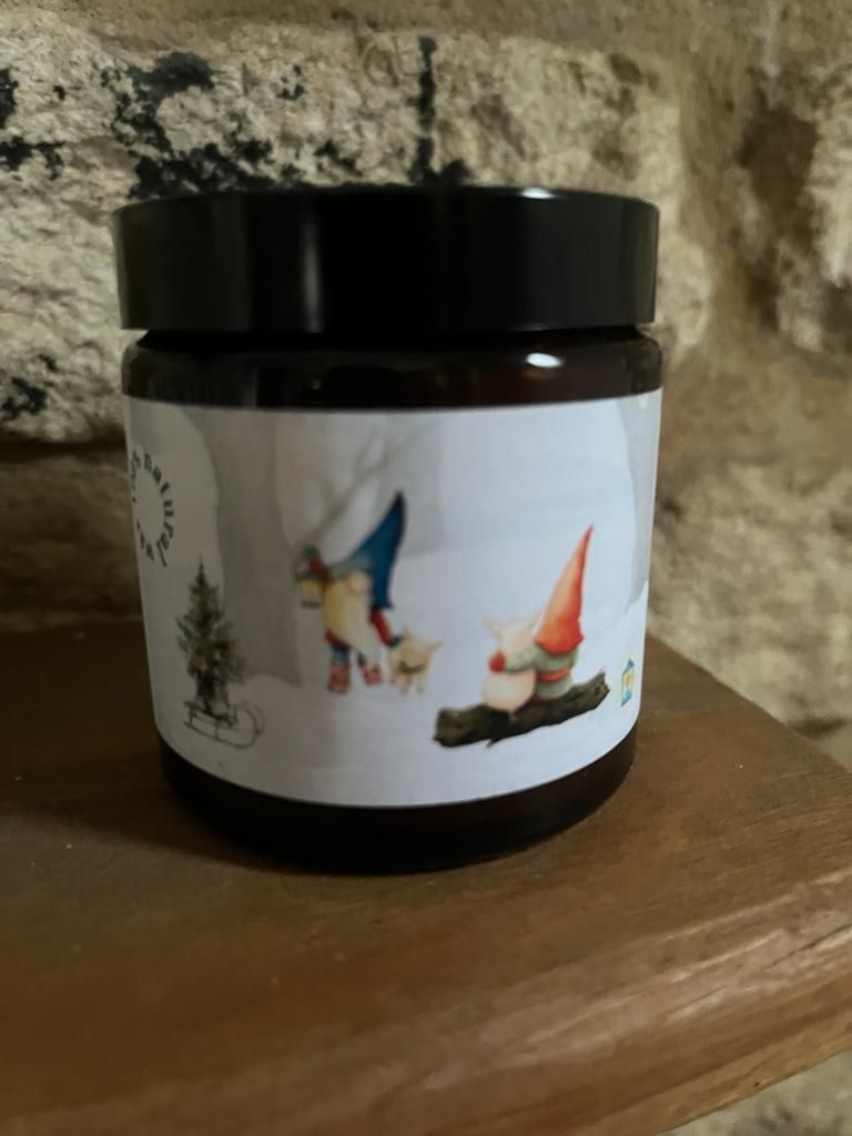 Small christmas cruelty free candle