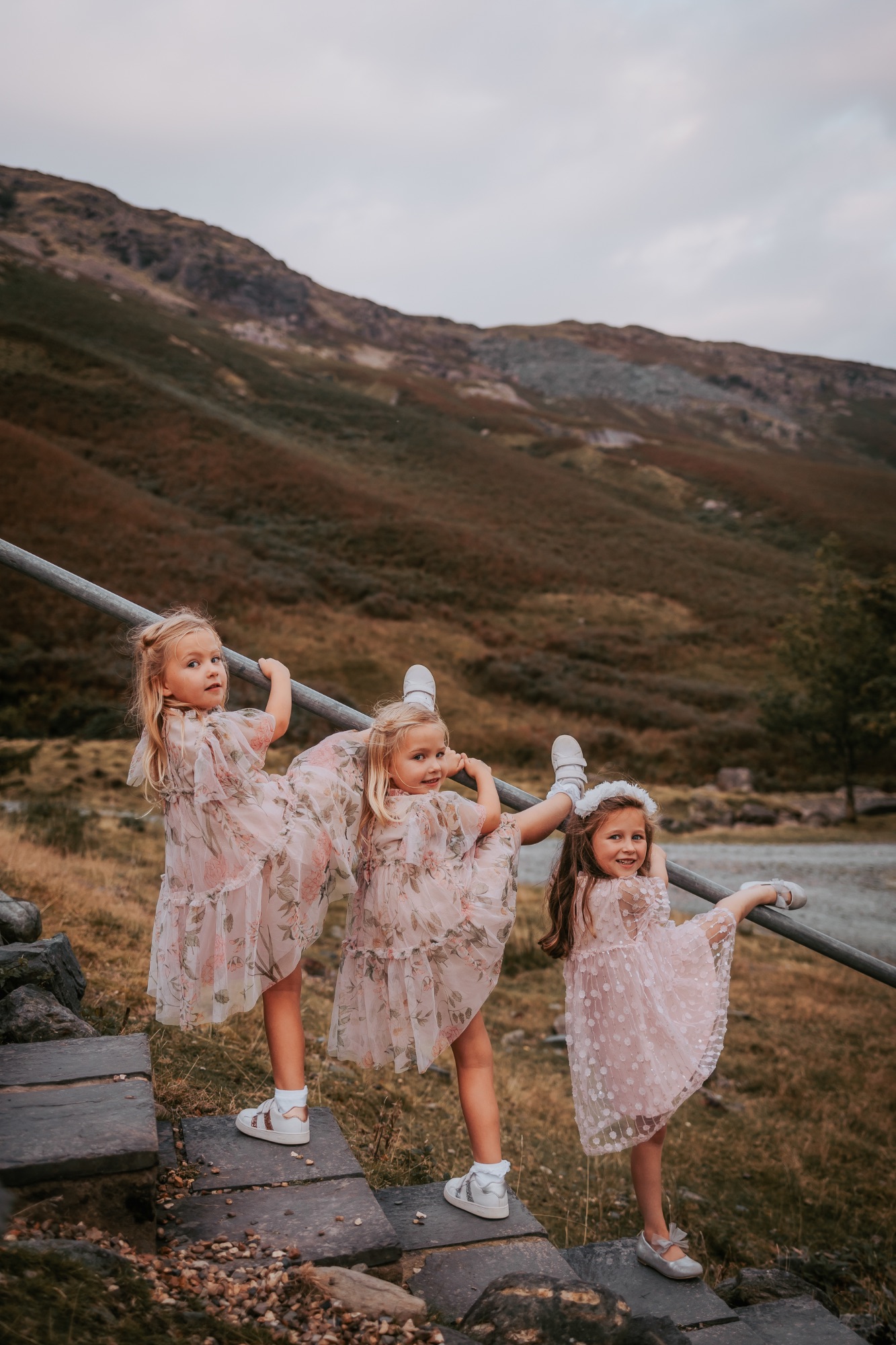 Coniston - West Coniston Lake - flowers girls ballett - wedding dance - mou