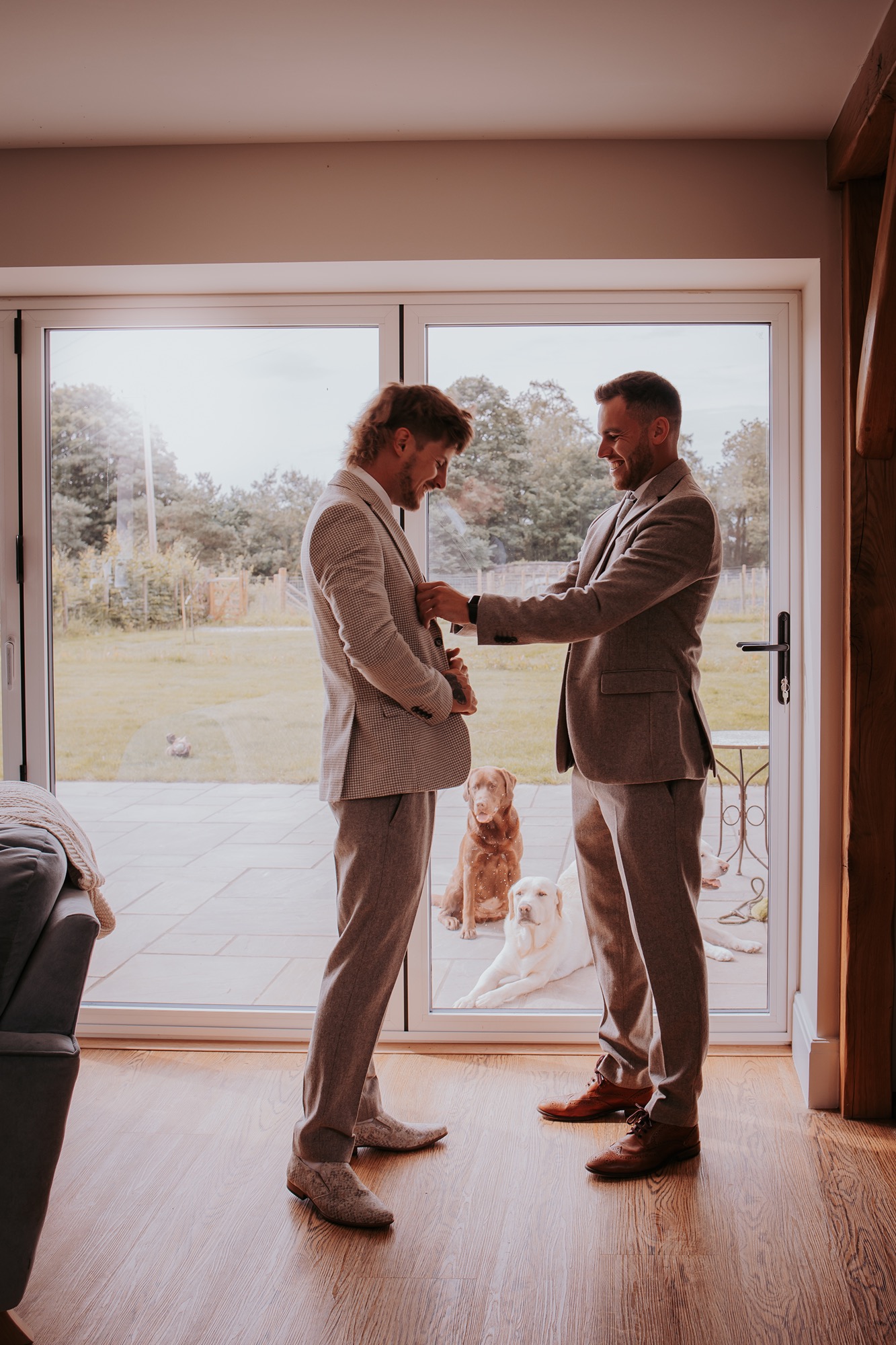 Groomsman tweets grooms attire ahead of farm wedding