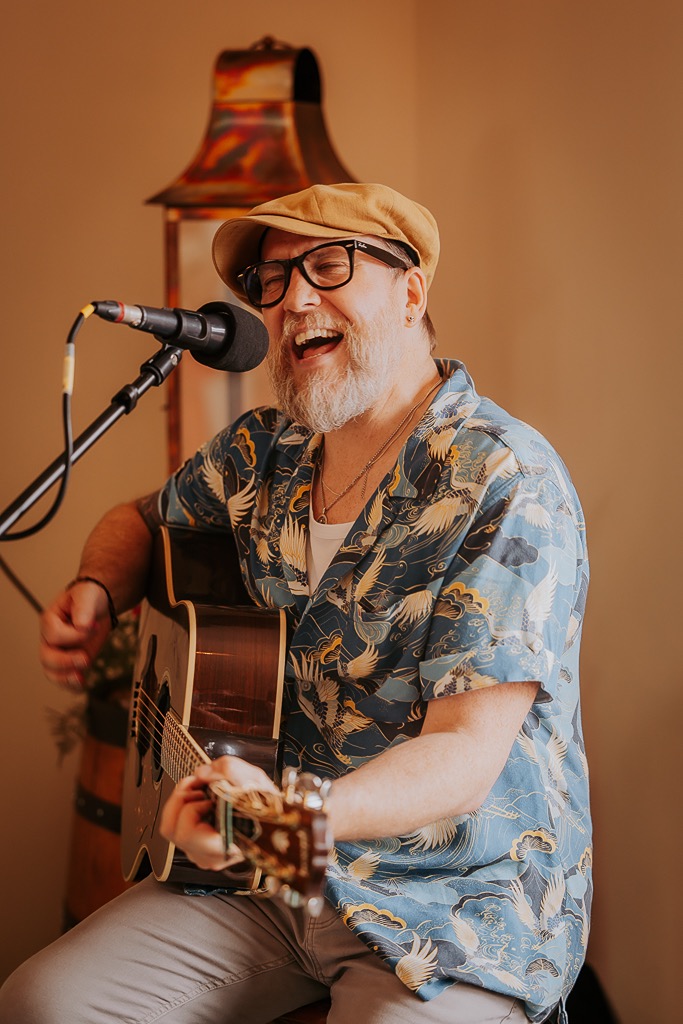 singer, singing during wedding reception