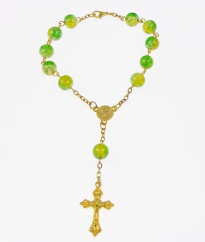 Green crackle beaded bracelet with clasp 8mm beads and gold chain
