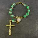 Green crackle beaded bracelet with clasp 8mm beads and gold chain