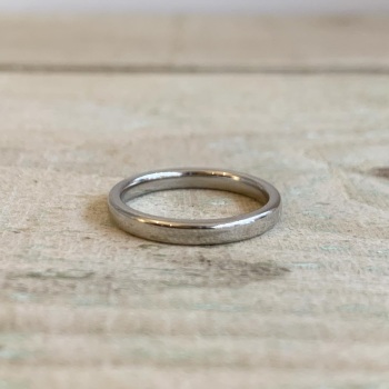 2.5mm Court shaped wedding ring in polished finish