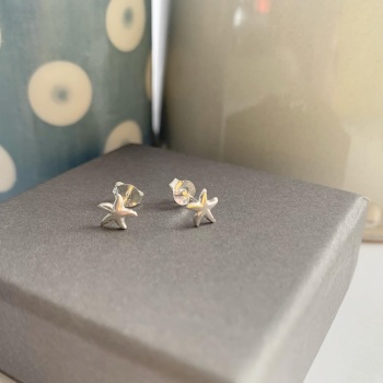 Starfish stud earrings in silver 