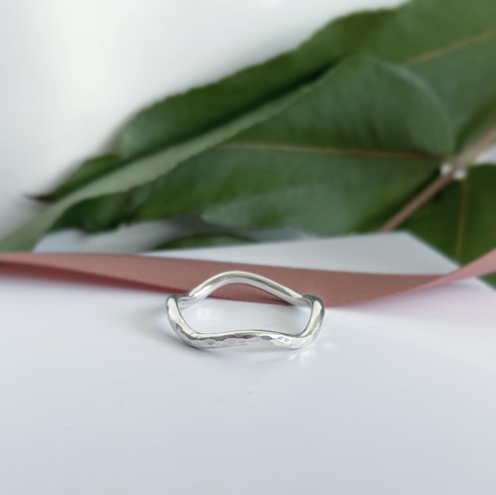 Hammered wave ring in sterling silver 
