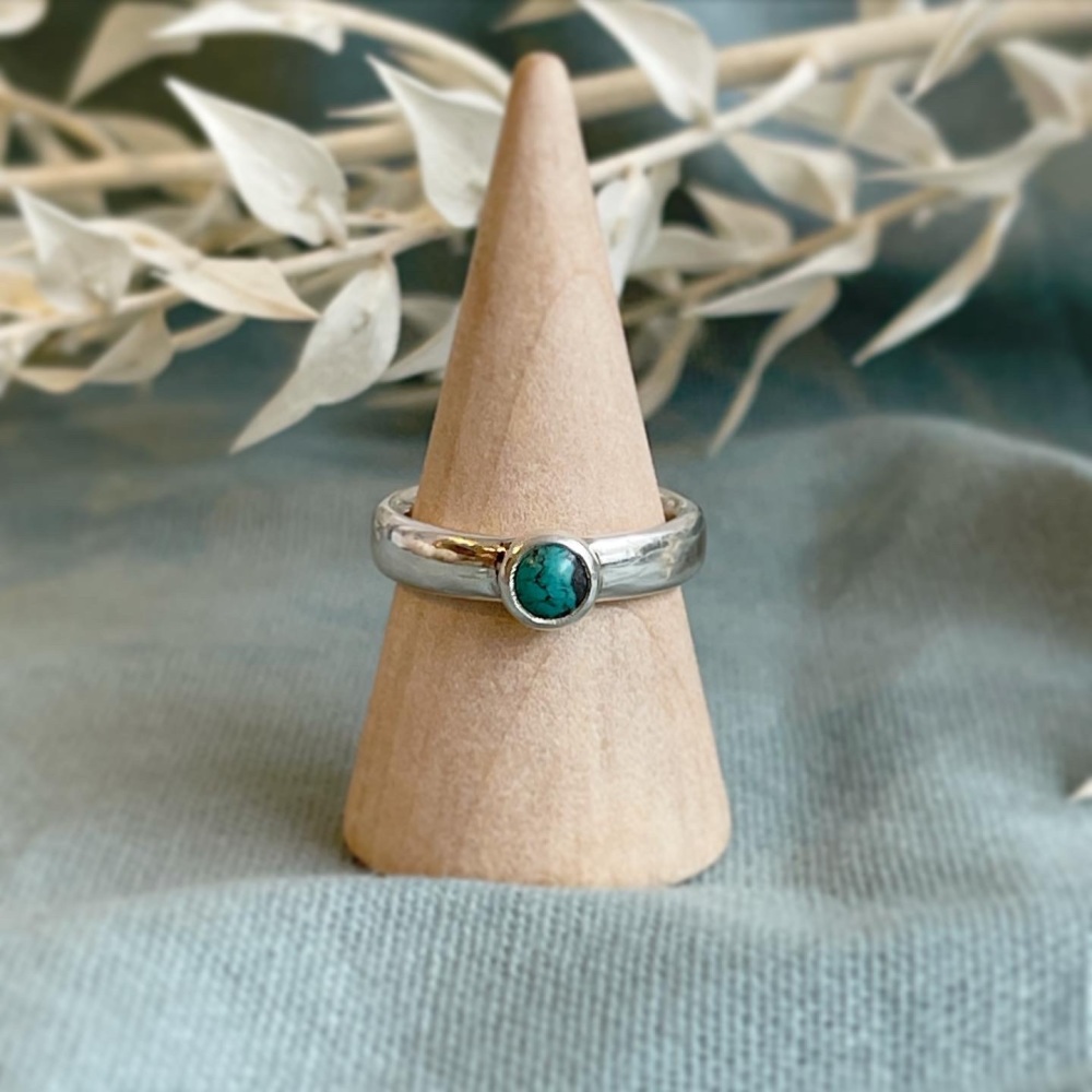 Turquoise silver ring ~ size M