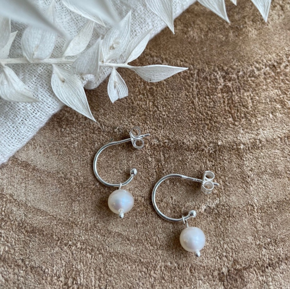 Small hoops with freshwater Pearl