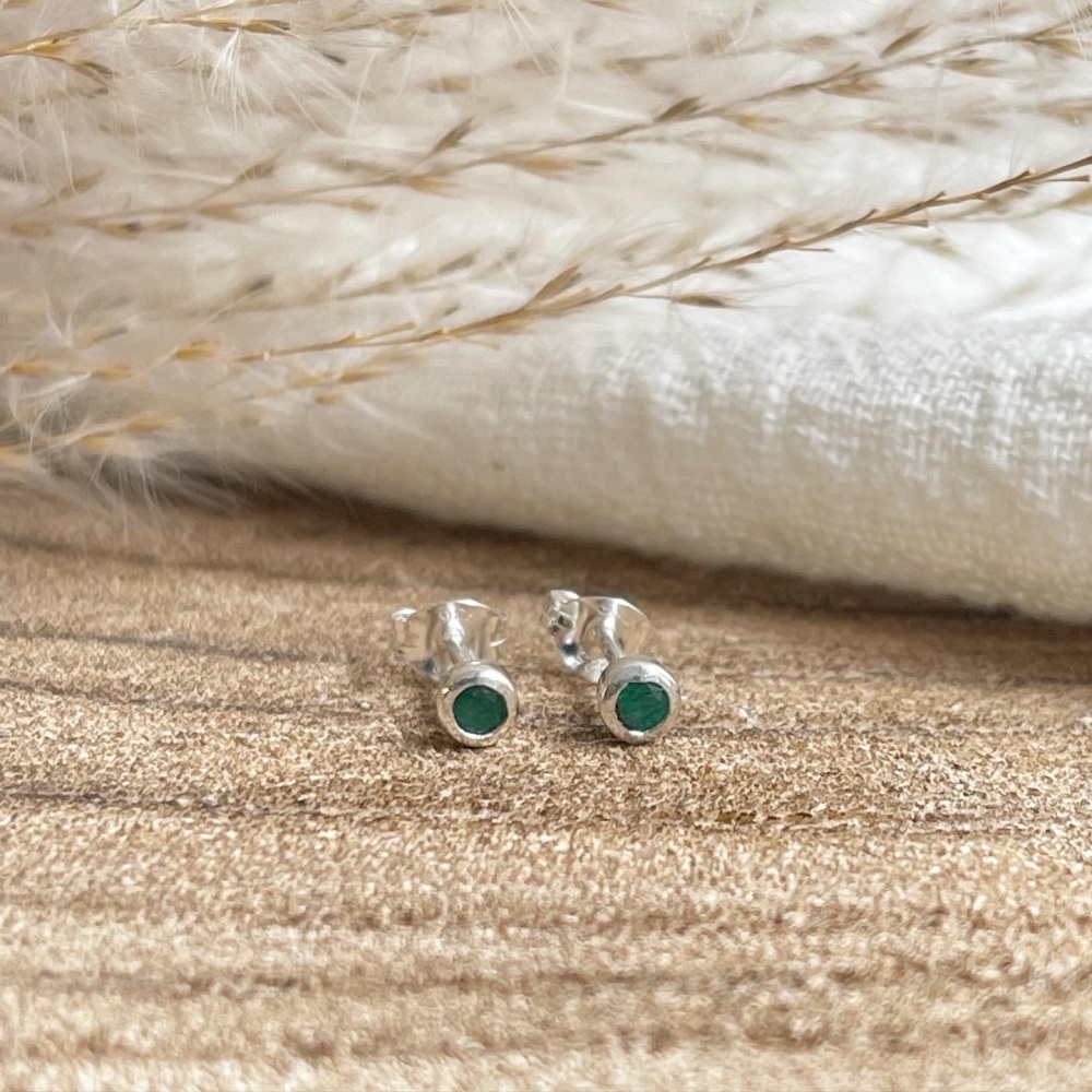 Emerald silver stud earrings 