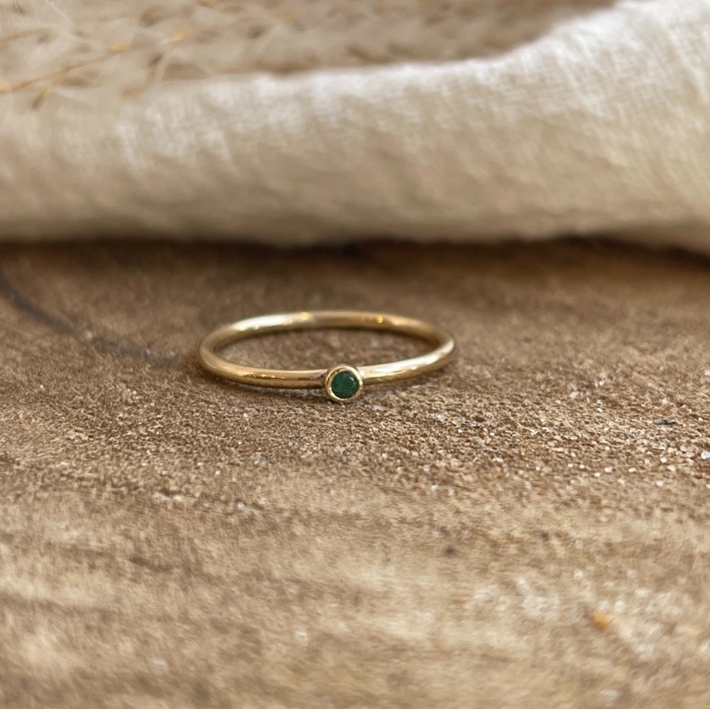 9ct Dainty Emerald stacking ring