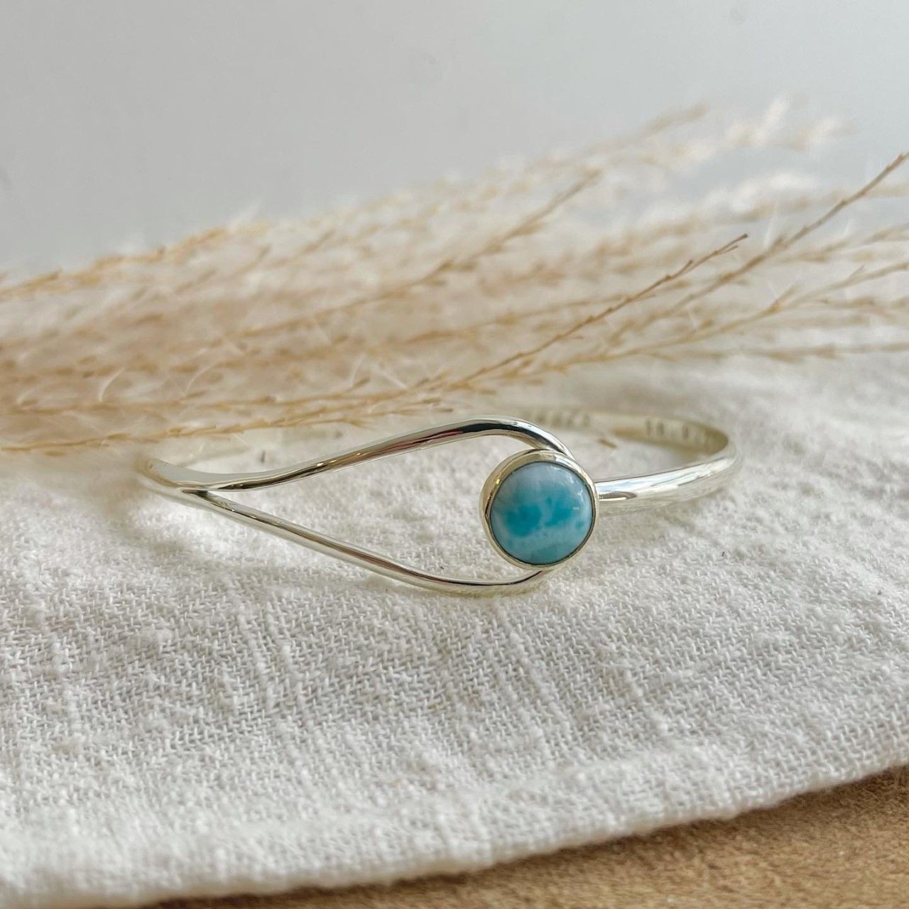 9ct White Gold Loop Bangle with Larimar set in Yellow Gold