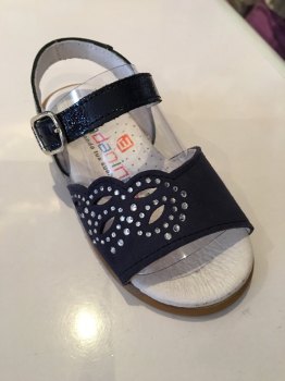   CLEARANCE PRICE NOW ONLY £25 Girls Andanines Sandals Navy