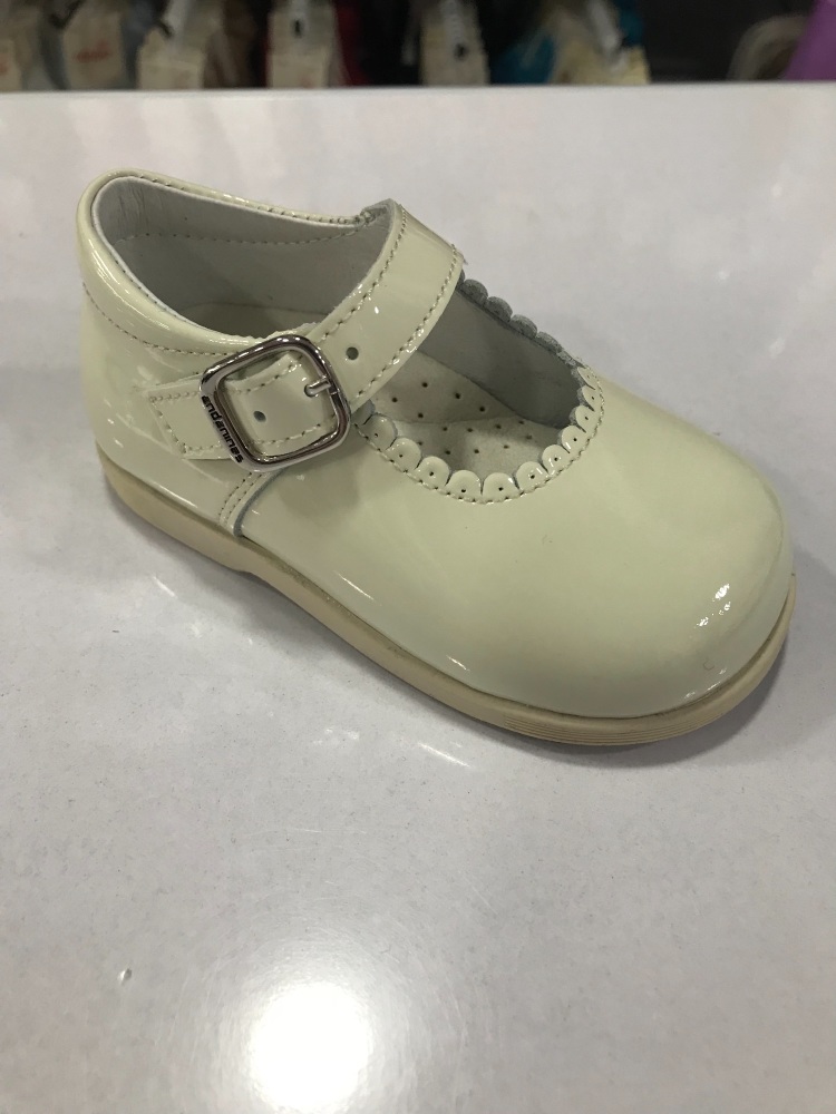 Girls Andanines Cream Patent Mary Jane Shoes with Rubber Soles