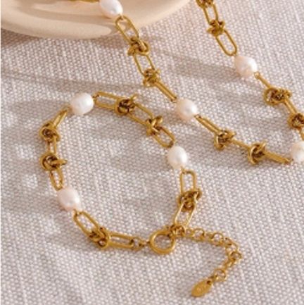 'HALLIE' Gold Knot and Pearl Bracelet