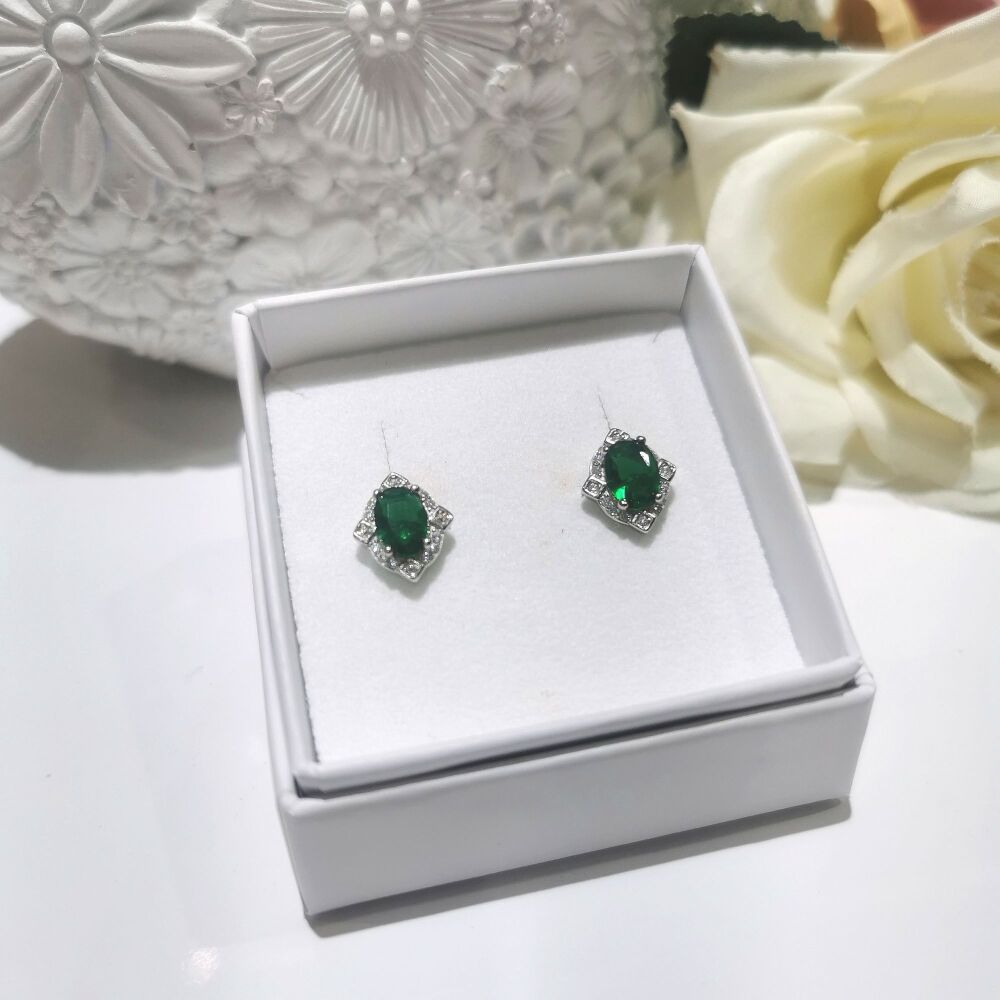 Sterling Silver Vintage Style Emerald Green Stud Earrings