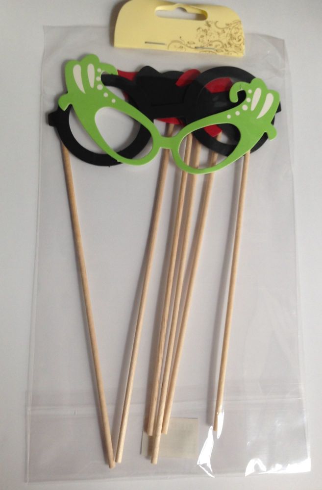 6 Photo Props - 2 Lips, 2 Glasses, 1 Bow Tie, 1 Mustache - Perfect For Parties