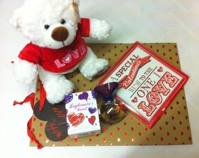 Ladies Valentines Day Gift Set - Large Teddy, Perfume, Card & Gift Bag ** FREE RED ROSE**