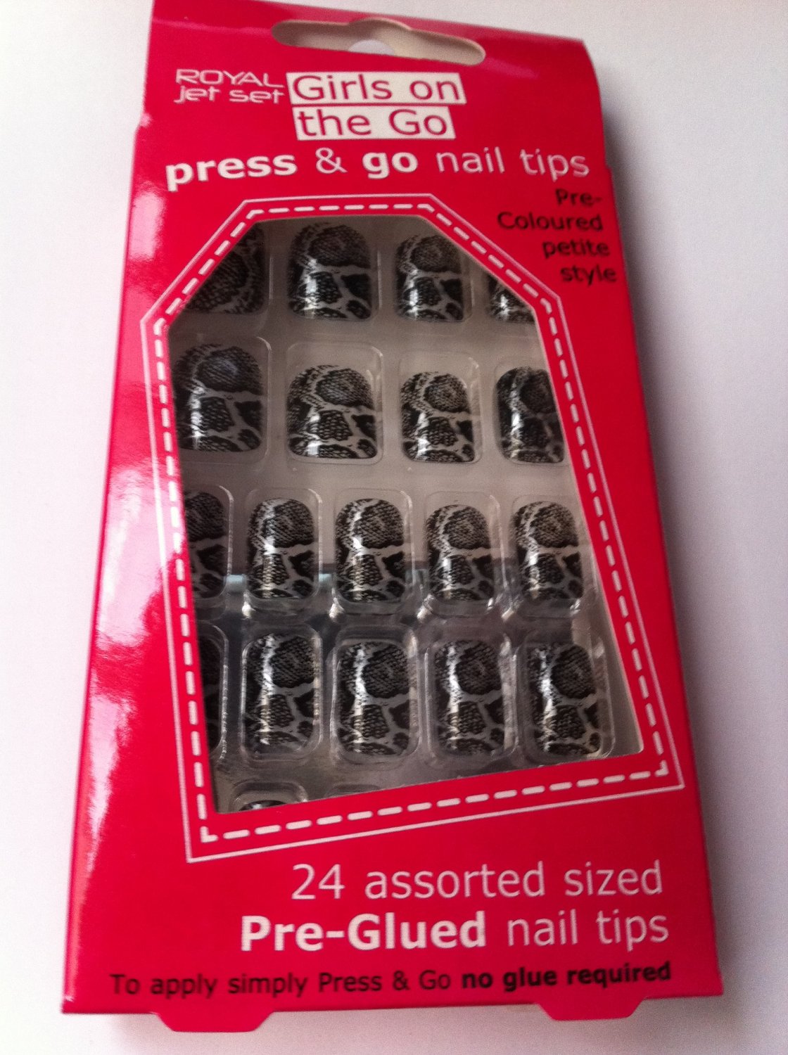  Royal Girls On The Go Press & Go Pre-Glued Nail Tips - Crackle