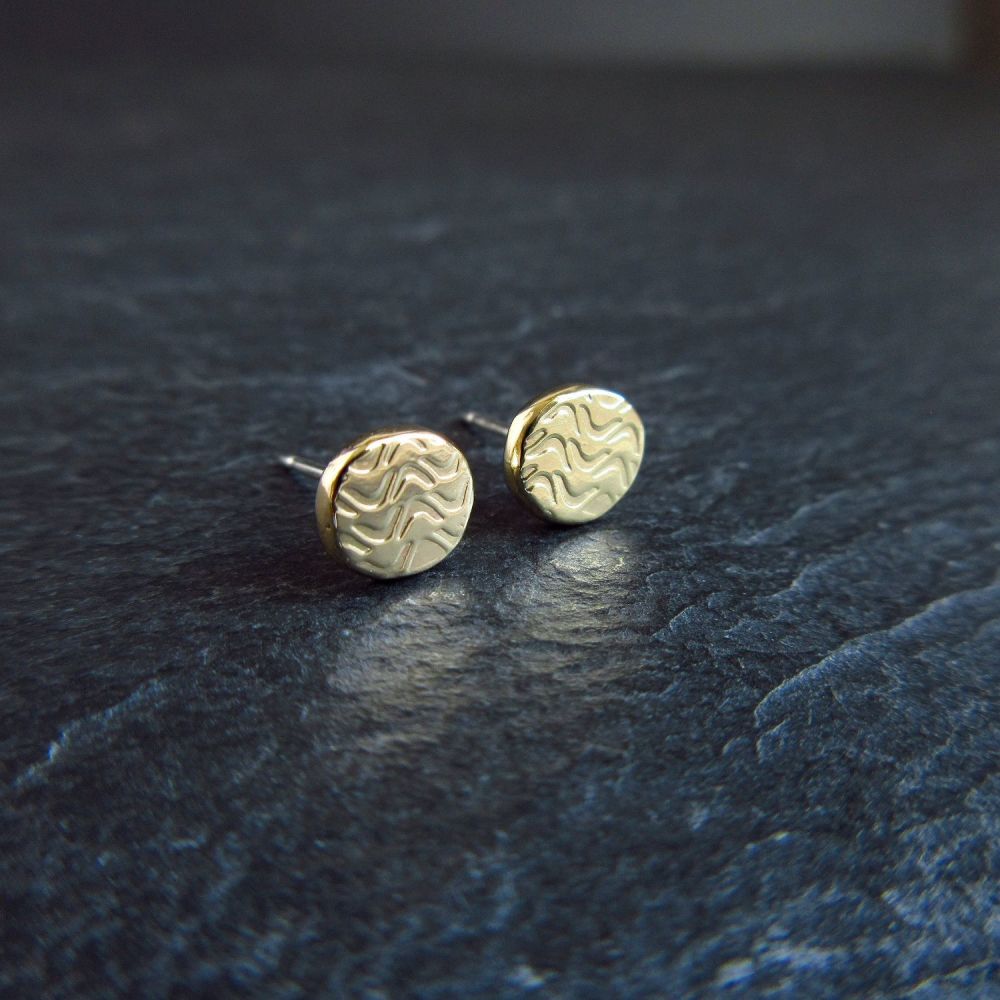 Pebble Shape 9ct Yellow Gold Stud Earrings with Zigzag Pattern