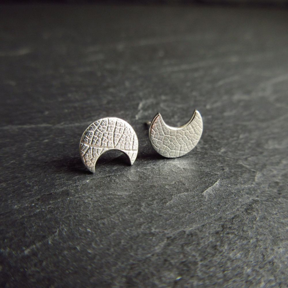 Sterling Silver Crescent Moon Stud Earrings with Embossed Leaf Vein Pattern
