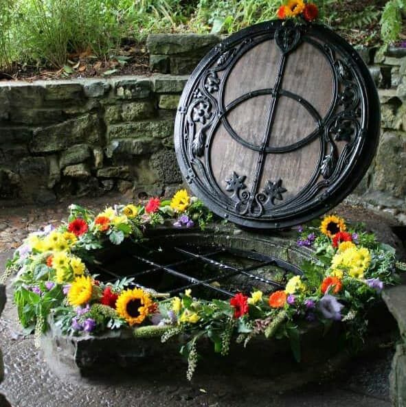 GUIDED JOURNEY CLUB MAY - Journey To Chalice Well in Glastonbury